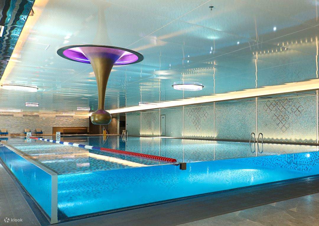 [Kawasan awam]—Kolam renang dalaman yang dipanaskan yang boleh digunakan secara percuma